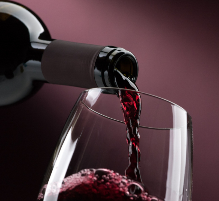 Wino nalewane do kieliszka